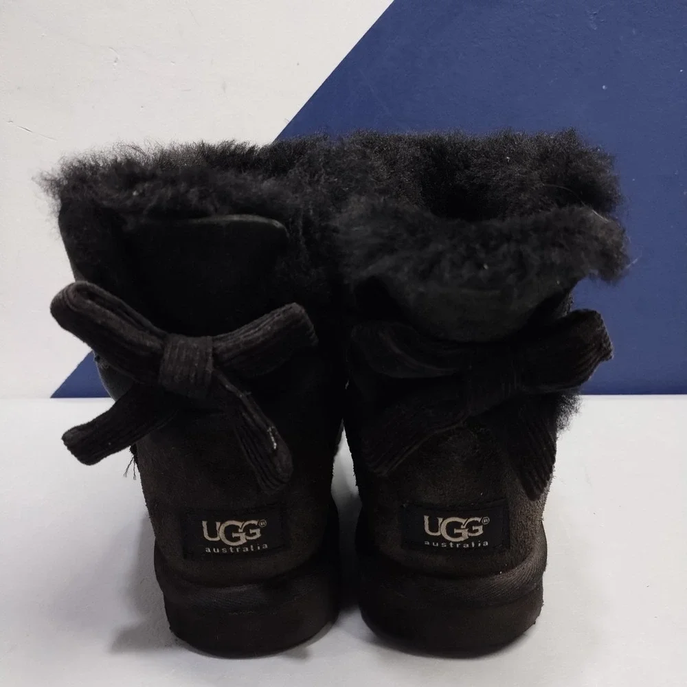 UGG Mini Bailey Bow Winter Snow Boots Womens US 6 Black Sheepskin Lined Comfort